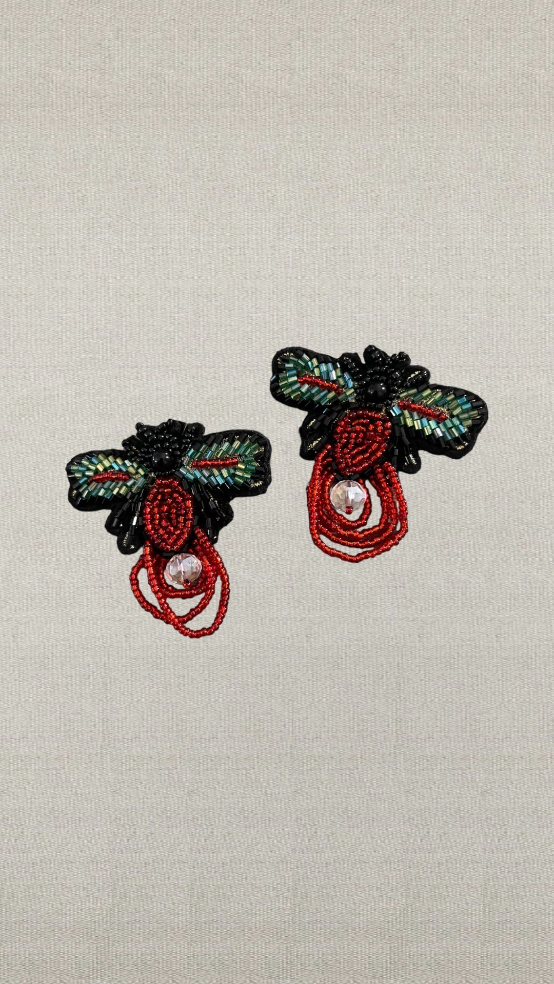 Bee pin Red x Green