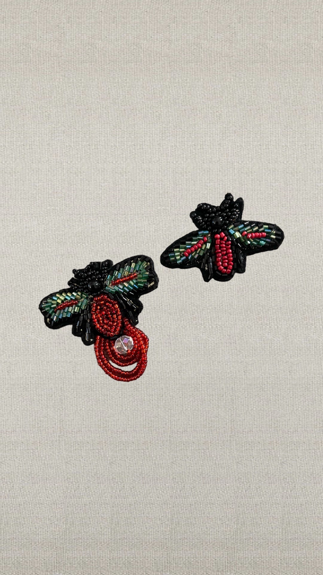 Bee pin Red x Green