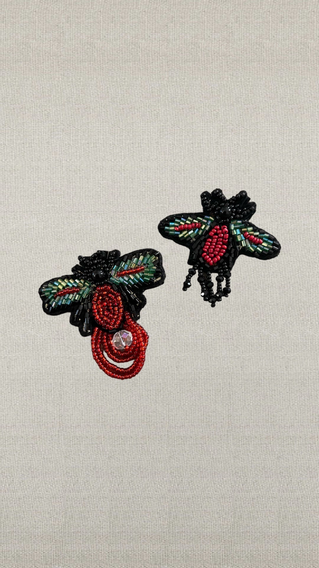 Bee pin Red x Green