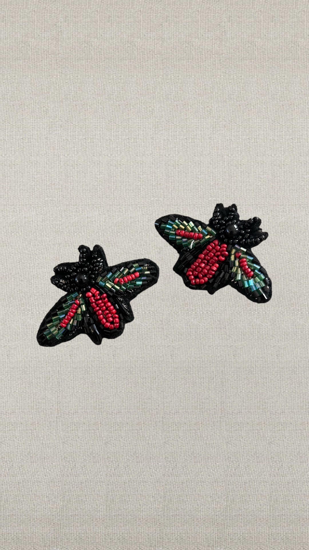 Bee pin Red x Green